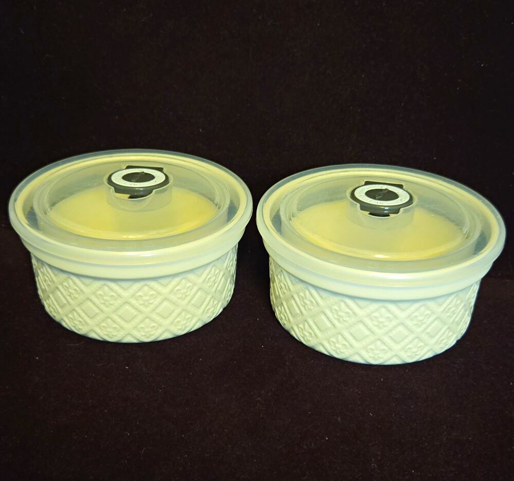 Set of 2 White 4.5" Ceramic Ramekin Bowls 12oz Basketweave Textured with Lids
